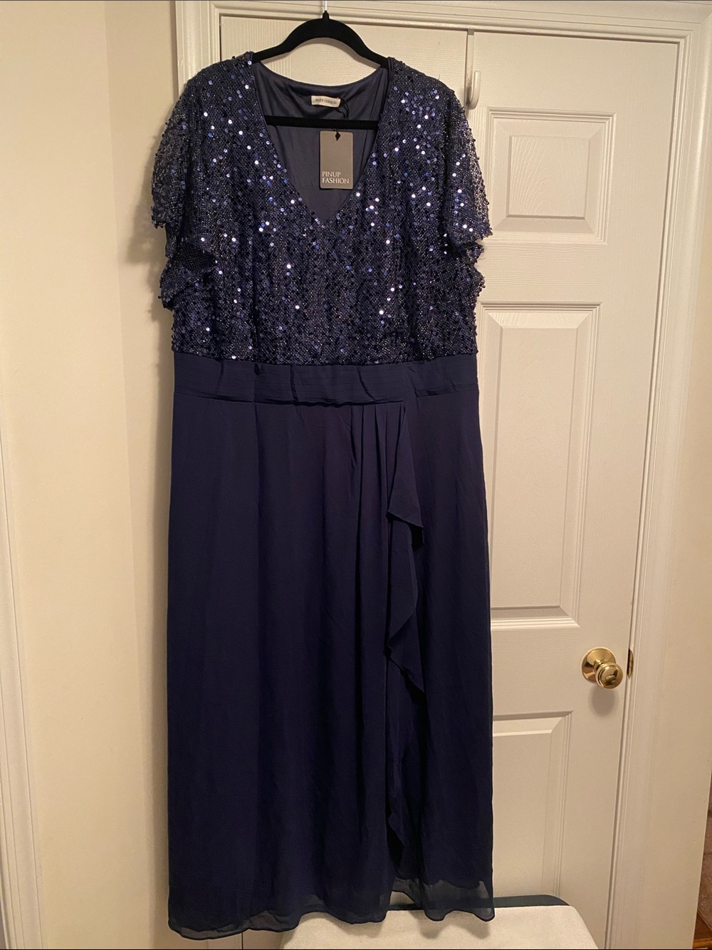 Pinup Fashion Navy Sequin V-Neck Evening Gown…size 24W